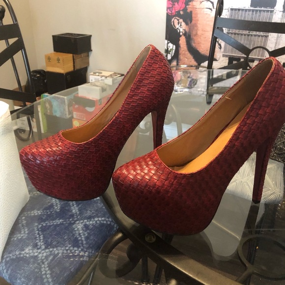 Red Pumps - Picture 3 of 3